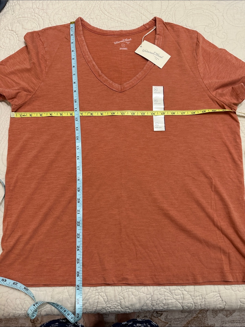 Universal Thread Short Sleeve V-Neck Tee in Terracotta Size XL